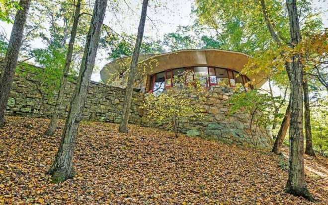 Frank Lloyd Wright, mushroom shaped house, Frank Lloyd Wright homes for sale, Frank Lloyd Wright architecture, iconic architects, Pleasantville, New York, Frank Lloyd Wright community, upstate ny homes, Usonian community pleasantville, Sol Friedman House, modernist architecture, Sol Friedmen Home, Broadacre City