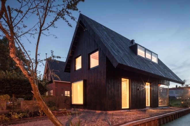 House MM by Chris Collaris Architects, House MM Amsterdam, Amsterdam green renovation, black solar panels, blackened timber home, minimalist blackened timber architecture, passive solar home Amsterdam