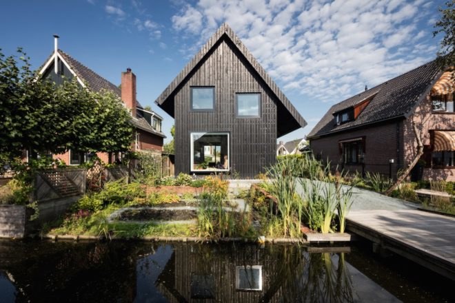 House MM by Chris Collaris Architects, House MM Amsterdam, Amsterdam green renovation, black solar panels, blackened timber home, minimalist blackened timber architecture, passive solar home Amsterdam