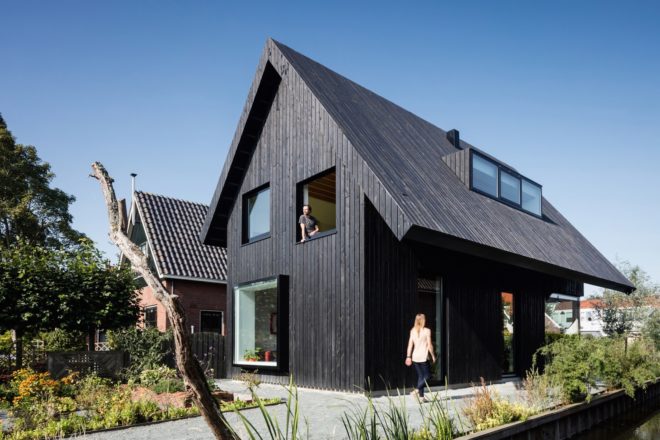 House MM by Chris Collaris Architects, House MM Amsterdam, Amsterdam green renovation, black solar panels, blackened timber home, minimalist blackened timber architecture, passive solar home Amsterdam