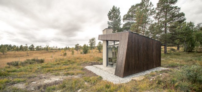 Viewpoint Granasjøen, Bergersen Arkitekter AS, Norway, shelter, wood cabin, green roof, green architecture, sliding doors, fireplace, summer house, flexible space