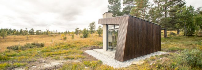Viewpoint Granasjøen, Bergersen Arkitekter AS, Norway, shelter, wood cabin, green roof, green architecture, sliding doors, fireplace, summer house, flexible space