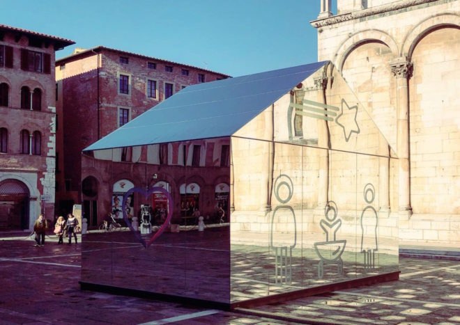 Welcome Difference by Domenico Raimondi, Welcome Difference Italy, Piazza San Michele, Piazza San Michele art installation, Christmas art installations, contemporary nativity scene, mirrored modern nativity scene, mirrored art pavilion, Andare oltre si può Christmas