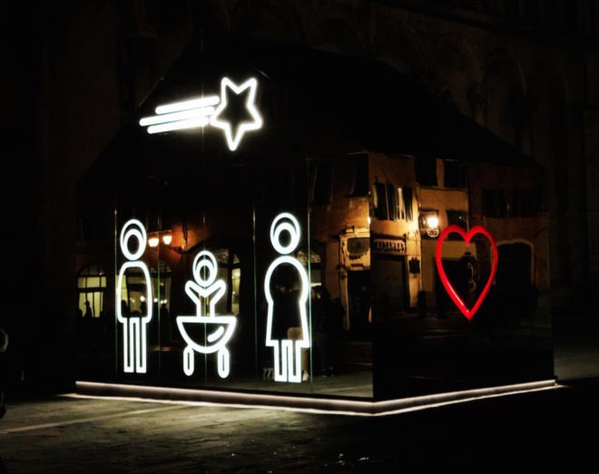 Welcome Difference by Domenico Raimondi, Welcome Difference Italy, Piazza San Michele, Piazza San Michele art installation, Christmas art installations, contemporary nativity scene, mirrored modern nativity scene, mirrored art pavilion, Andare oltre si può Christmas
