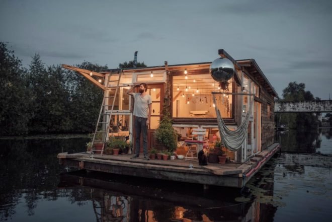 2BOATS, Claudius Schulze, Maciej Markowicz, 2BOATS, camera obscura boat, photography boats, floating barges, home made boats, floating photography studio, floating homes, floating studios, art, photography, Übermut Project, floating artwork, floating workshops, photography workshops, floating photography lab,