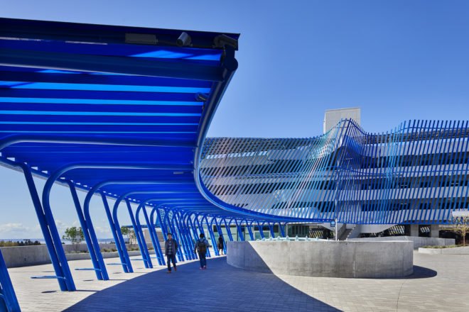 Angle Lake Transit Station and Plaza, Seattle-Tacoma International Airport, Brooks + Scarpa, William Forsythe, airport, undulating façade, aluminium facade, aluminium, transparent façade, green architecture