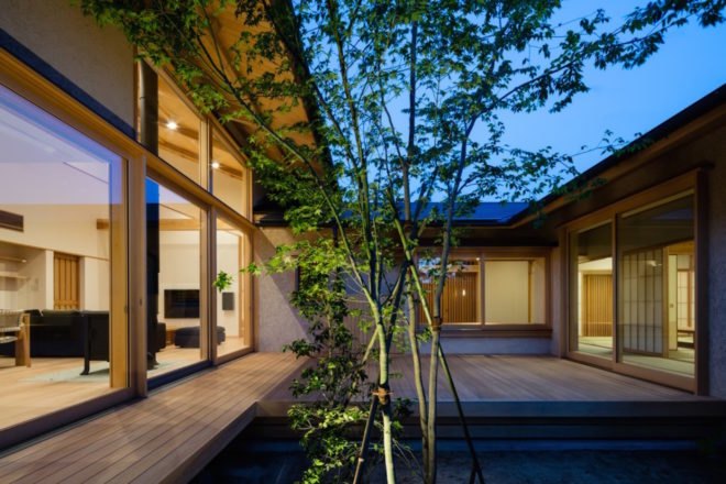 Hiiragi’s house by Takashi Okuno, Hiiragi’s House in Japan, Takashi Okuno architecture, courtyard house architecture, modern courtyard house, natural materials Japanese architecture, stack effect in an eco-friendly home