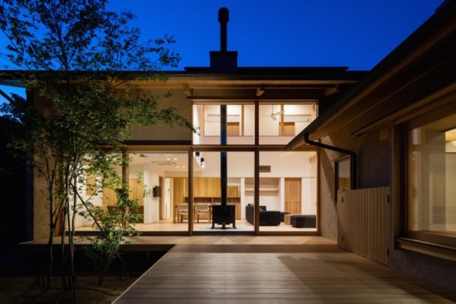 Hiiragi’s house by Takashi Okuno, Hiiragi’s House in Japan, Takashi Okuno architecture, courtyard house architecture, modern courtyard house, natural materials Japanese architecture, stack effect in an eco-friendly home