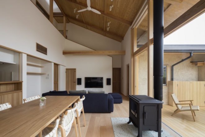 Hiiragi’s house by Takashi Okuno, Hiiragi’s House in Japan, Takashi Okuno architecture, courtyard house architecture, modern courtyard house, natural materials Japanese architecture, stack effect in an eco-friendly home