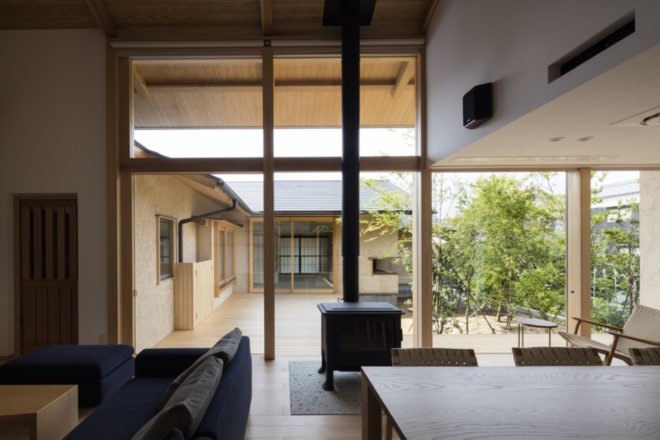 Hiiragi’s house by Takashi Okuno, Hiiragi’s House in Japan, Takashi Okuno architecture, courtyard house architecture, modern courtyard house, natural materials Japanese architecture, stack effect in an eco-friendly home