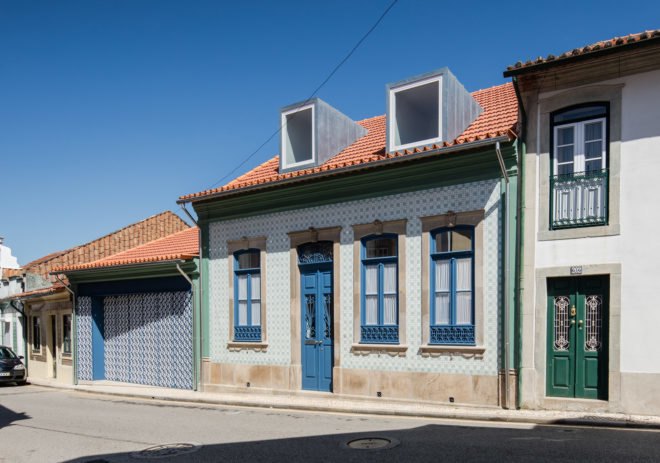 House in Ovar, green renovation, Portugal, Nelson Resende, natural light, garage, storage spaces, temporary spaces, multipurpose spaces, green architecture