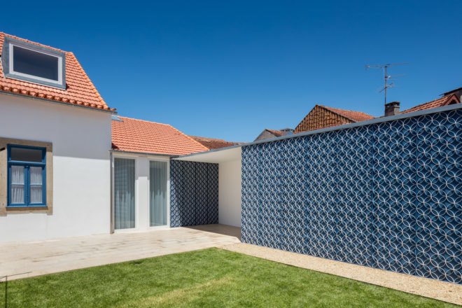 House in Ovar, green renovation, Portugal, Nelson Resende, natural light, garage, storage spaces, temporary spaces, multipurpose spaces, green architecture