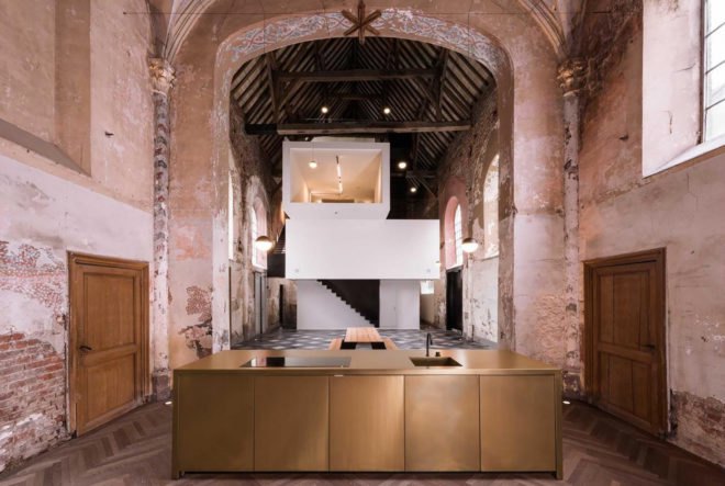 Kapel De Waterhond, conversion, church conversion, Belgium, office space, minimalist, minimalist interior, Klaarchitectuur, Gregory Nijs, green interior, domed ceiling