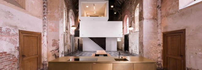 Kapel De Waterhond, conversion, church conversion, Belgium, office space, minimalist, minimalist interior, Klaarchitectuur, Gregory Nijs, green interior, domed ceiling
