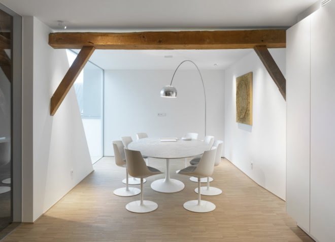Kapel De Waterhond, conversion, church conversion, Belgium, office space, minimalist, minimalist interior, Klaarchitectuur, Gregory Nijs, green interior, domed ceiling
