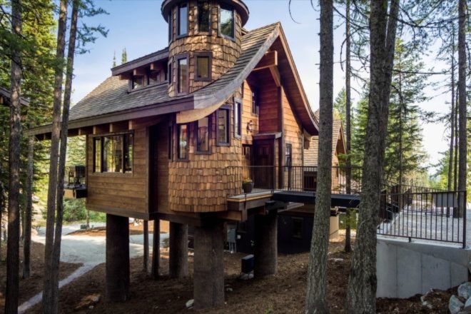 Snow Bear Chalets, whitefish, montana, ski chalets, Glacier National Park, ski treehouses, treehouse design, Homeaway chalets, ski slopes, montana skiing, ski resorts, in out ski resorts, ski cabins, cabin design, montana cabins, treehouse montana, cold weather treehouses, ski-thru treehouse