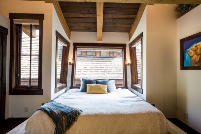 Snow Bear Chalets, whitefish, montana, ski chalets, Glacier National Park, ski treehouses, treehouse design, Homeaway chalets, ski slopes, montana skiing, ski resorts, in out ski resorts, ski cabins, cabin design, montana cabins, treehouse montana, cold weather treehouses, ski-thru treehouse