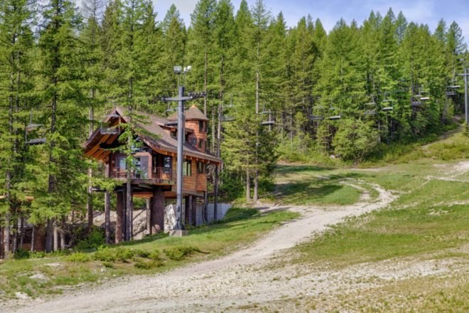 Snow Bear Chalets, whitefish, montana, ski chalets, Glacier National Park, ski treehouses, treehouse design, Homeaway chalets, ski slopes, montana skiing, ski resorts, in out ski resorts, ski cabins, cabin design, montana cabins, treehouse montana, cold weather treehouses, ski-thru treehouse
