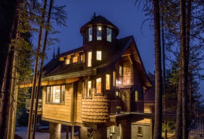 Snow Bear Chalets, whitefish, montana, ski chalets, Glacier National Park, ski treehouses, treehouse design, Homeaway chalets, ski slopes, montana skiing, ski resorts, in out ski resorts, ski cabins, cabin design, montana cabins, treehouse montana, cold weather treehouses, ski-thru treehouse