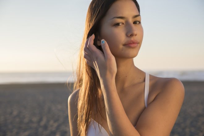 UV Sense by L’Oréal, UV Sense La Roche-Posay, UV Sense by Yves Behar, UV Sense by fuseproject, CES 2018 UV Sense, CES UV wearable, UV exposure wearable, skin brand wearable