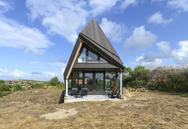 Het Kulkje Vlieland, Borren Staalenhoef Architecten BV bna, sand dune homes, prefab homes, low impact homes, sand dune constructions, prefabricated building materials, dutch prefab homes, dutch architecture, dutch architects, Vlieland island, Vlieland homes, natural light, home design, prefab home design