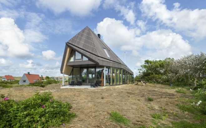 Het Kulkje Vlieland, Borren Staalenhoef Architecten BV bna, sand dune homes, prefab homes, low impact homes, sand dune constructions, prefabricated building materials, dutch prefab homes, dutch architecture, dutch architects, Vlieland island, Vlieland homes, natural light, home design, prefab home design