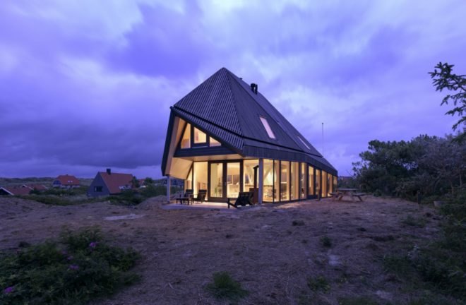 Het Kulkje Vlieland, Borren Staalenhoef Architecten BV bna, sand dune homes, prefab homes, low impact homes, sand dune constructions, prefabricated building materials, dutch prefab homes, dutch architecture, dutch architects, Vlieland island, Vlieland homes, natural light, home design, prefab home design