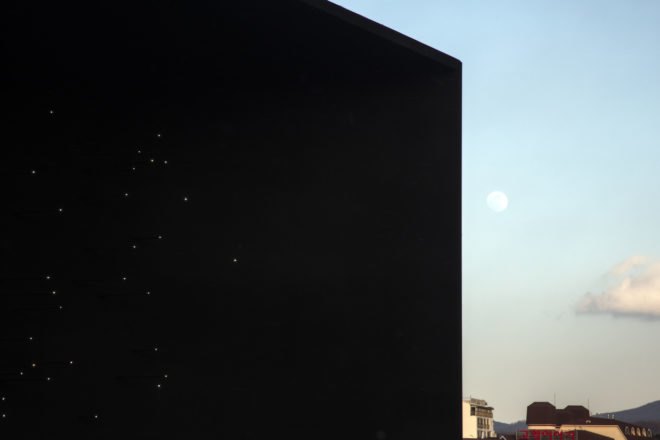 2018 Winter Olympics Hyundai Motor Pavilion by Asif Khan, 2018 Winter Olympics Hyundai Motor Pavilion, super-black pavilion, super black Olympics pavilion, Vantablack VBx2, Vantablack VBx2 Asif Khan, Vantablack VBx2 Olympics, hydrophobic water installation, multi-sensory water installation,