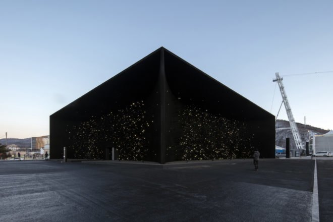 2018 Winter Olympics Hyundai Motor Pavilion by Asif Khan, 2018 Winter Olympics Hyundai Motor Pavilion, super-black pavilion, super black Olympics pavilion, Vantablack VBx2, Vantablack VBx2 Asif Khan, Vantablack VBx2 Olympics, hydrophobic water installation, multi-sensory water installation,