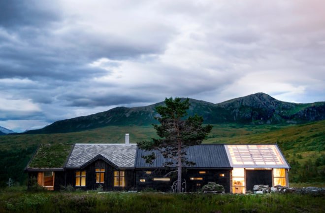 Cabin at Troll’s Peak, cabin, Norway, Rever & Drage Architects, green roof, timber frame, timber cladding, traditional building techniques, polycarbonate panels
