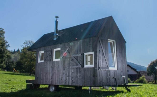 Wild-Berghof Buchet, HYT movable accommodation unit, mobile tiny home, tiny home on wheels, cabins on wheels, tiny home living, tiny home design, cabin design, moveable tiny homes, Holiday Architecture, vacation tiny homes, holiday in tiny home, tiny home vacation, off grid tiny home,