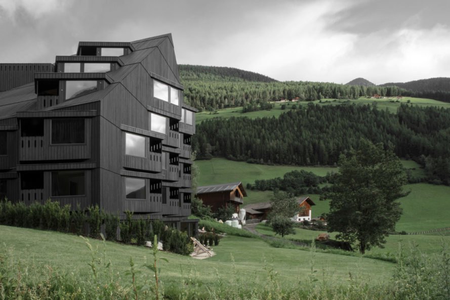 Hotel Bühelwirt, Pedevilla Architects, hiking, green hotel, South Tyrol, wood cladding, Italy, green architecture, bay windows, locally sourced materials, saddle roof