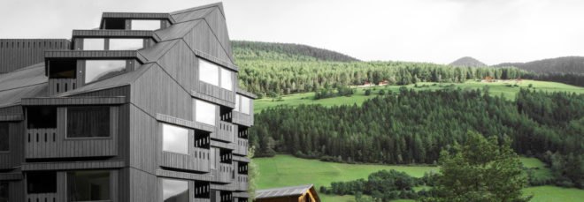 Hotel Bühelwirt, Pedevilla Architects, hiking, green hotel, South Tyrol, wood cladding, Italy, green architecture, bay windows, locally sourced materials, saddle roof