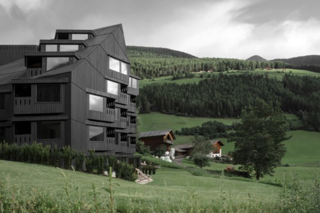 Hotel Bühelwirt, Pedevilla Architects, hiking, green hotel, South Tyrol, wood cladding, Italy, green architecture, bay windows, locally sourced materials, saddle roof