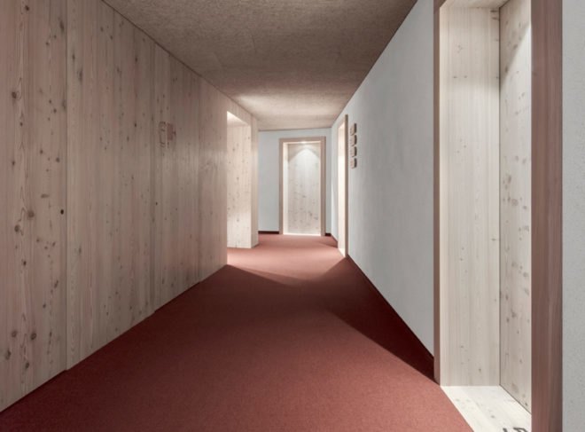 Hotel Bühelwirt, Pedevilla Architects, hiking, green hotel, South Tyrol, wood cladding, Italy, green architecture, bay windows, locally sourced materials, saddle roof