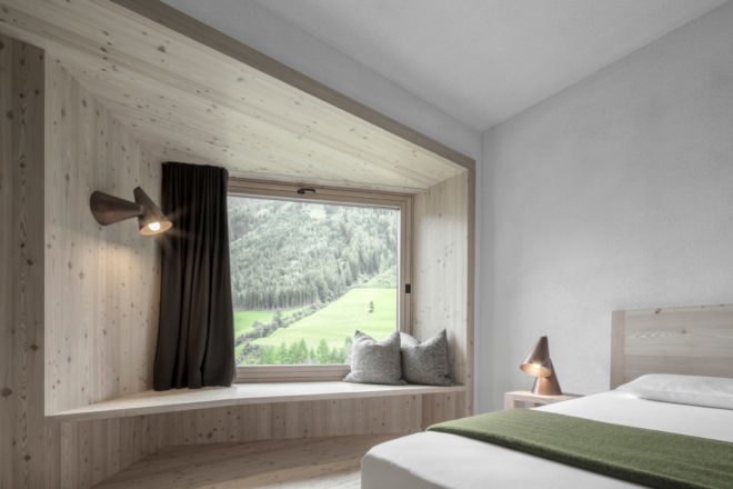 Hotel Bühelwirt, Pedevilla Architects, hiking, green hotel, South Tyrol, wood cladding, Italy, green architecture, bay windows, locally sourced materials, saddle roof