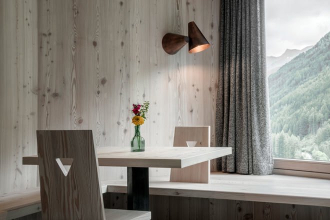 Hotel Bühelwirt, Pedevilla Architects, hiking, green hotel, South Tyrol, wood cladding, Italy, green architecture, bay windows, locally sourced materials, saddle roof
