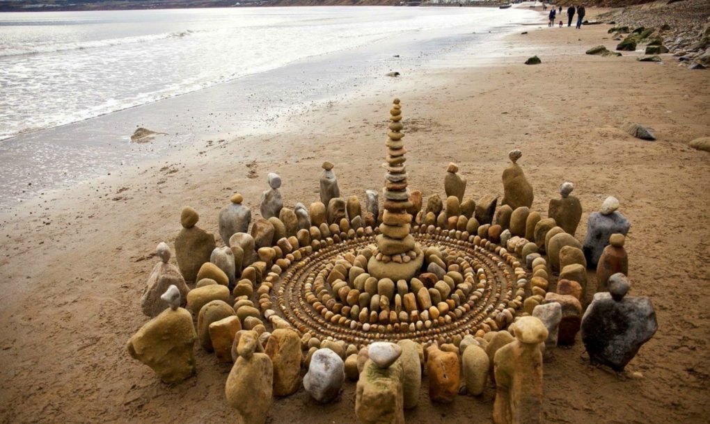 Artist Uses Materials Found In Nature To Create Elaborate Cairns And 