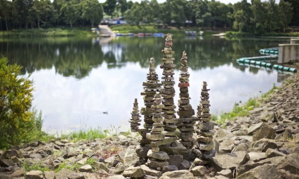 Artist Uses Materials Found In Nature To Create Elaborate Cairns And 