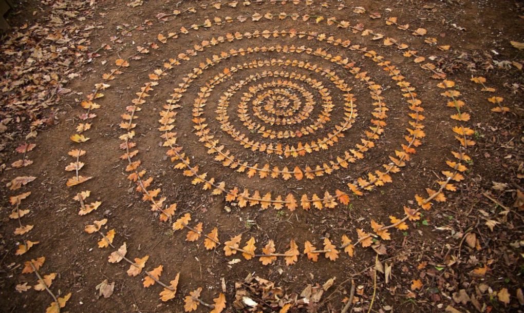 Artist Uses Materials Found In Nature To Create Elaborate Cairns And 