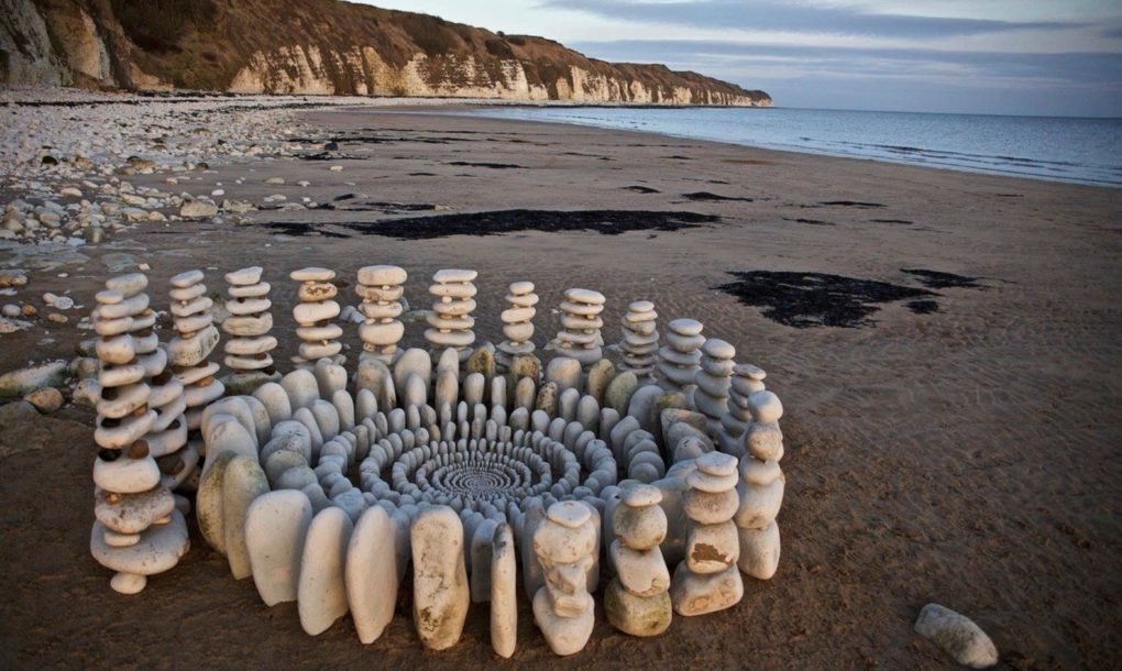 Artist Uses Materials Found In Nature To Create Elaborate Cairns And 