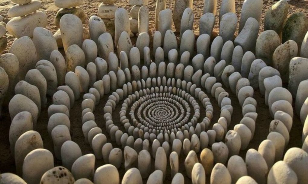 Artist Uses Materials Found In Nature To Create Elaborate Cairns And 