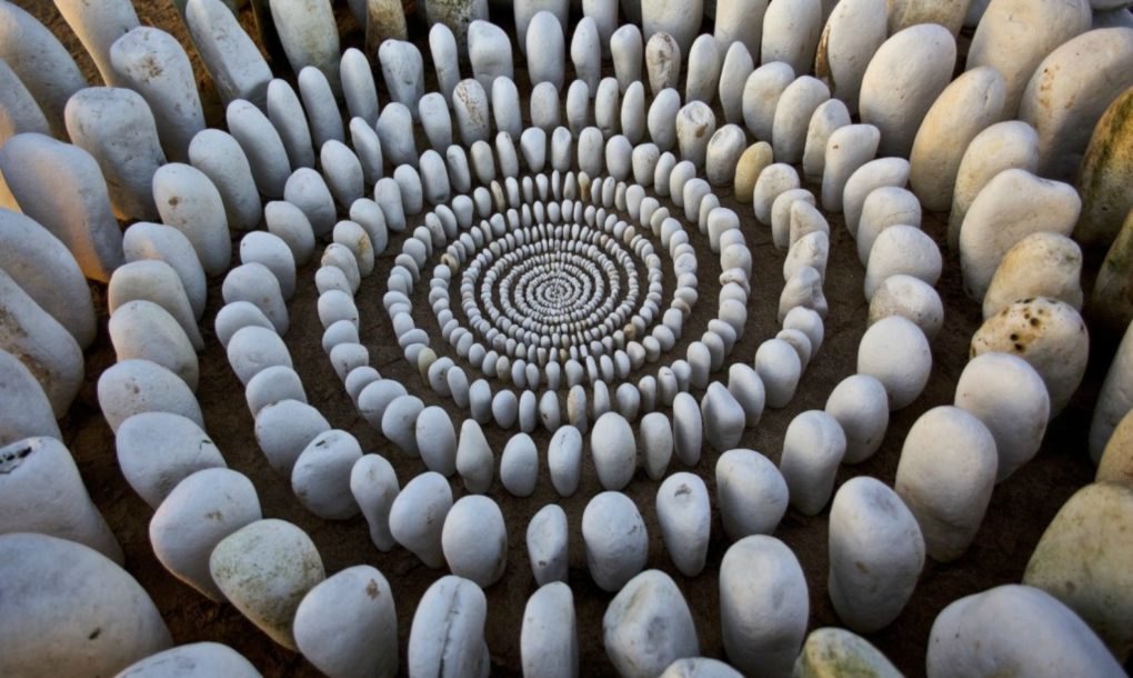 Artist Uses Materials Found In Nature To Create Elaborate Cairns And 