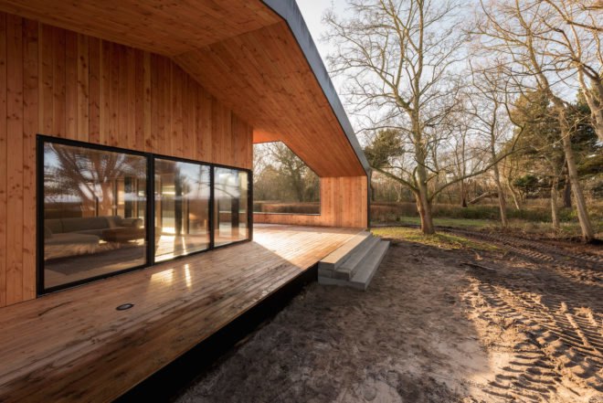 Treldehuset by CEBRA, Treldehuset in Vejle, Vejle contemporary architecture, Danish summer retreat, minimalist architecture in Denmark, minimalist summer getaway, larch and slate architecture,