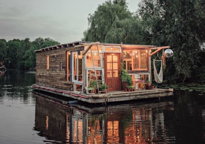 2BOATS, Claudius Schulze, Maciej Markowicz, 2BOATS, camera obscura boat, photography boats, floating barges, home made boats, floating photography studio, floating homes, floating studios, art, photography, Übermut Project, floating artwork, floating workshops, photography workshops, floating photography lab,
