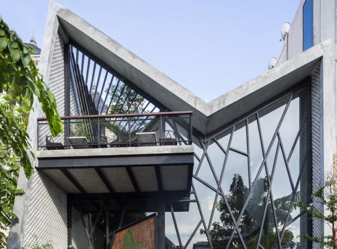 An’garden Café, coffee shop, handing plants, Hanoi, Vietnam, cement, mezzanine, natural light, indoor pond, green interior, green architecture, industrial architecture