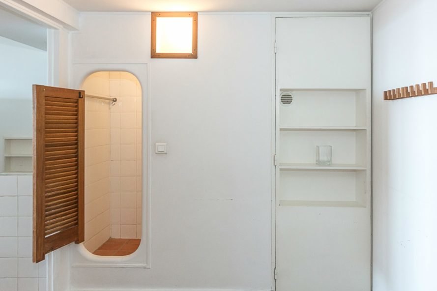 Le Corbusier’s Cité Radieuse, Duplex G Cité Radieuse, Le Corbusier Cite Radieuse, La Cité Radieuse, le corbusier apartment for sale, le corbusier architecture, 20th century architecture,le corbusier complex for sale, iconic architecture, iconic architects, modernist architecture, modernist architecture for sale, Unité d’Habitation 