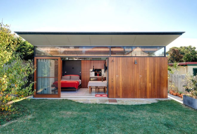 Freshwater Granny Flat by Ulrika Saar, Freshwater Granny Flat by Freshwater studio, Freshwater Granny Flat by Avalon Constructions, Blackbutt timber and zincalume, retractable glass wall backyard studio, multipurpose backyard studio