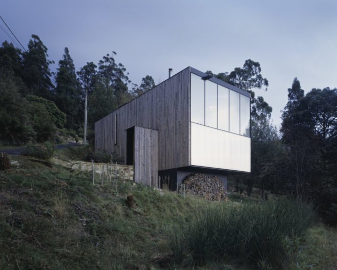 Little Big House by Room11 Architects, Little Big House in Tasmania, contemporary Tasmanian architecture, Mount Wellington modern architecture, timber cabin with cross ventilation, timber cabins in Tasmania