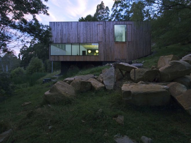 Little Big House by Room11 Architects, Little Big House in Tasmania, contemporary Tasmanian architecture, Mount Wellington modern architecture, timber cabin with cross ventilation, timber cabins in Tasmania